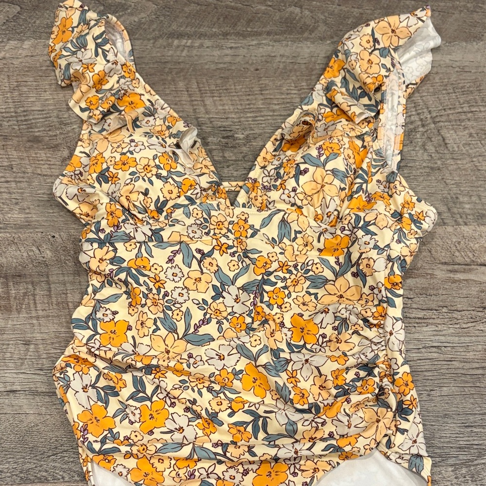 Cupshe Floral Ruffle Bathing suit~ NWT